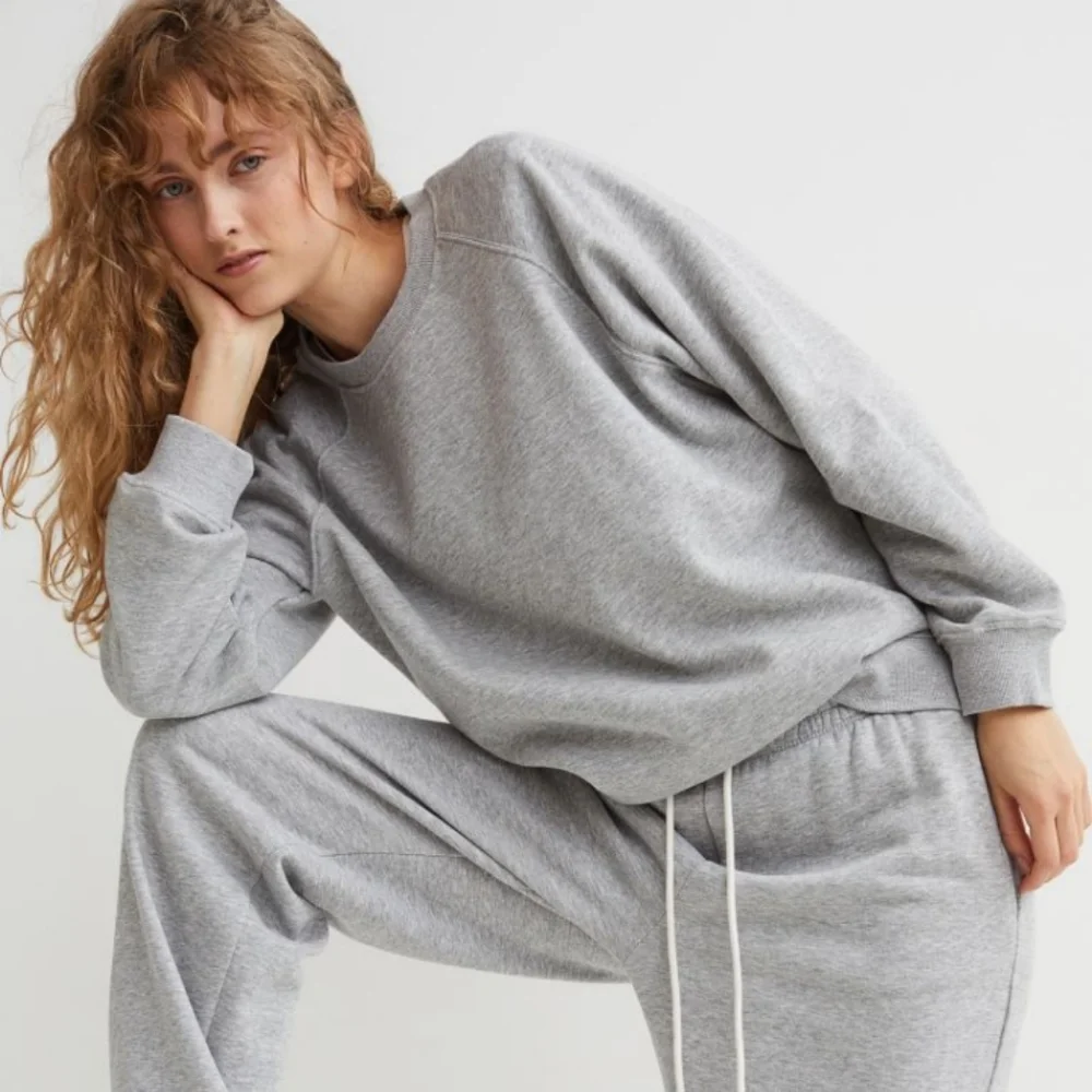 ⛔️Sold⛔️🆕️NWT H&M Sweatshirt in "Gray Melange" - Picture 1 of 12